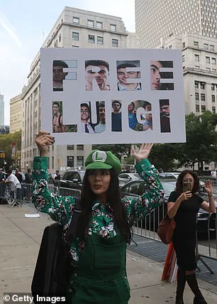 Unexpected Public Support for Luigi Mangione as He Accesses $40,000 in Jail Funds Amid Murder Trial