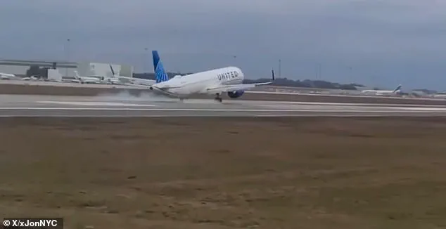 United Airlines Flight Makes Emergency Landing in Orlando After Front Wheel Detaches Mid-Approach, Putting 206 Passengers and Crew at Risk