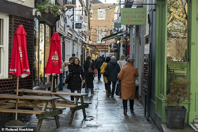 Richmond-Upon-Thames Jewelry Store Heist Exposes Chillingly Calculated Plan with Illegally Parked Getaway Vehicle