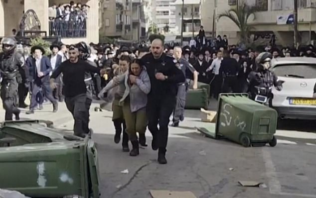 Bnei Brak Clash: Female Soldiers Chased by Mob as Tensions Flare Between Secular and Religious Groups