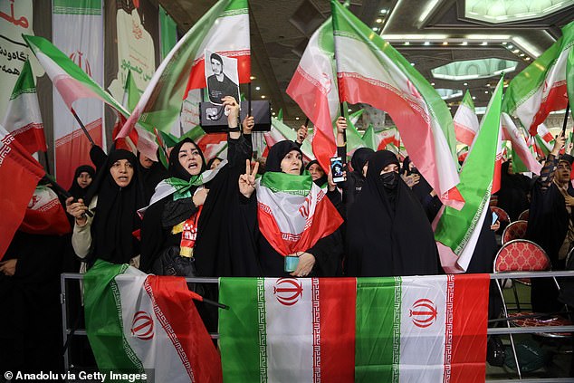 Trump Weighs Targeted Strikes on Iran in Bid to Force Nuclear Deal