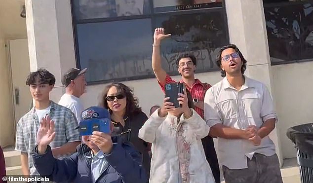 Los Angeles Mayor Karen Bass Faces Heckling at Golden Dragon Parade Amid Palisades Fire Controversy