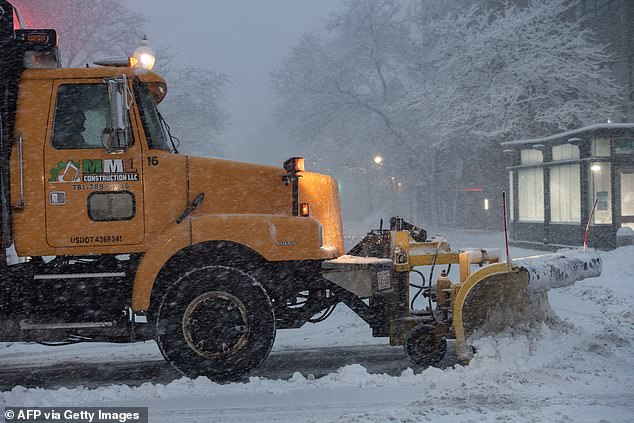 Historic Blizzard Paralyzes East Coast as 'Weather Bomb' Sparks Travel Chaos and Record Flight Cancellations