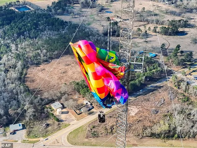Harrowing Rescue as Texas Firefighters Save Two from Hot Air Balloon Crash into Radio Tower