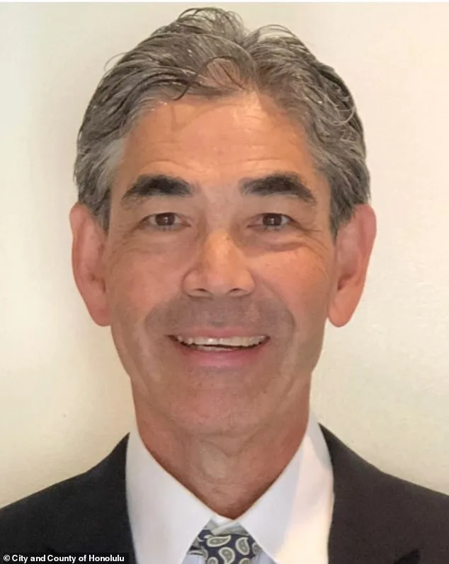 Homeless Residents Construct Floating Encampment with Kayaks and Solar Panels, Challenging Authorities in Honolulu