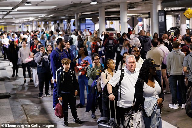 Hobby Airport Security Lines Improve After Crisis, But Shutdown Concerns Linger