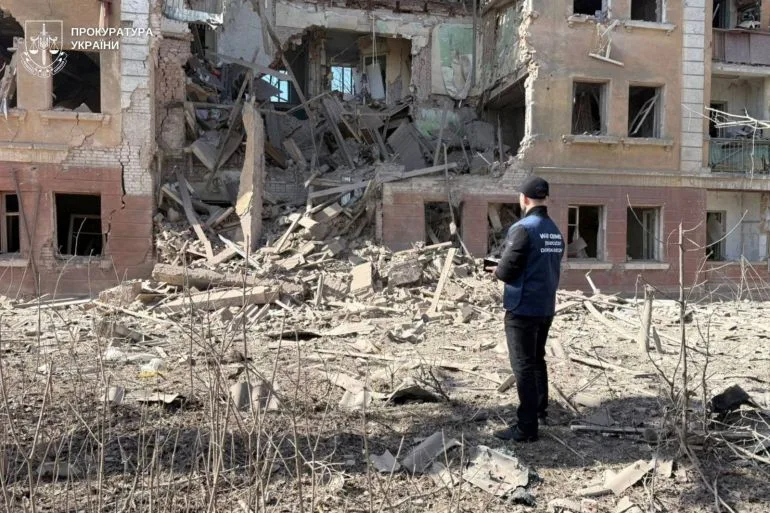 Russian Attacks Kill 4, Injure Dozens in Ukraine as Counteroffensive Gains Momentum