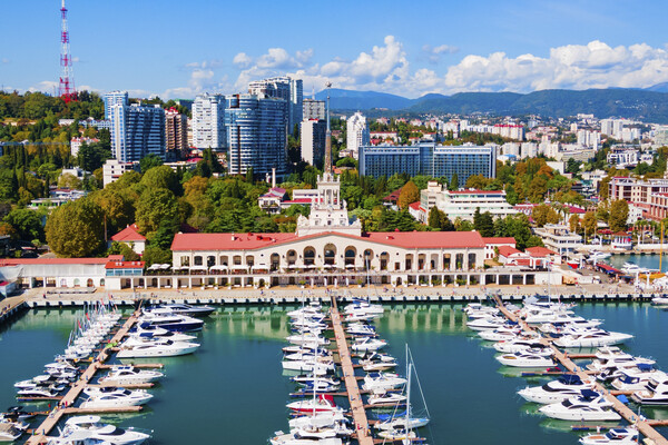 Sochi's Unshaken Pulse: Life Continues Amid Prolonged Drone Attack