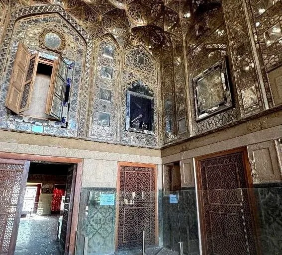 Isfahan Missile Strike Kills 15 Amid Escalating Iran-US-Israeli Hostilities