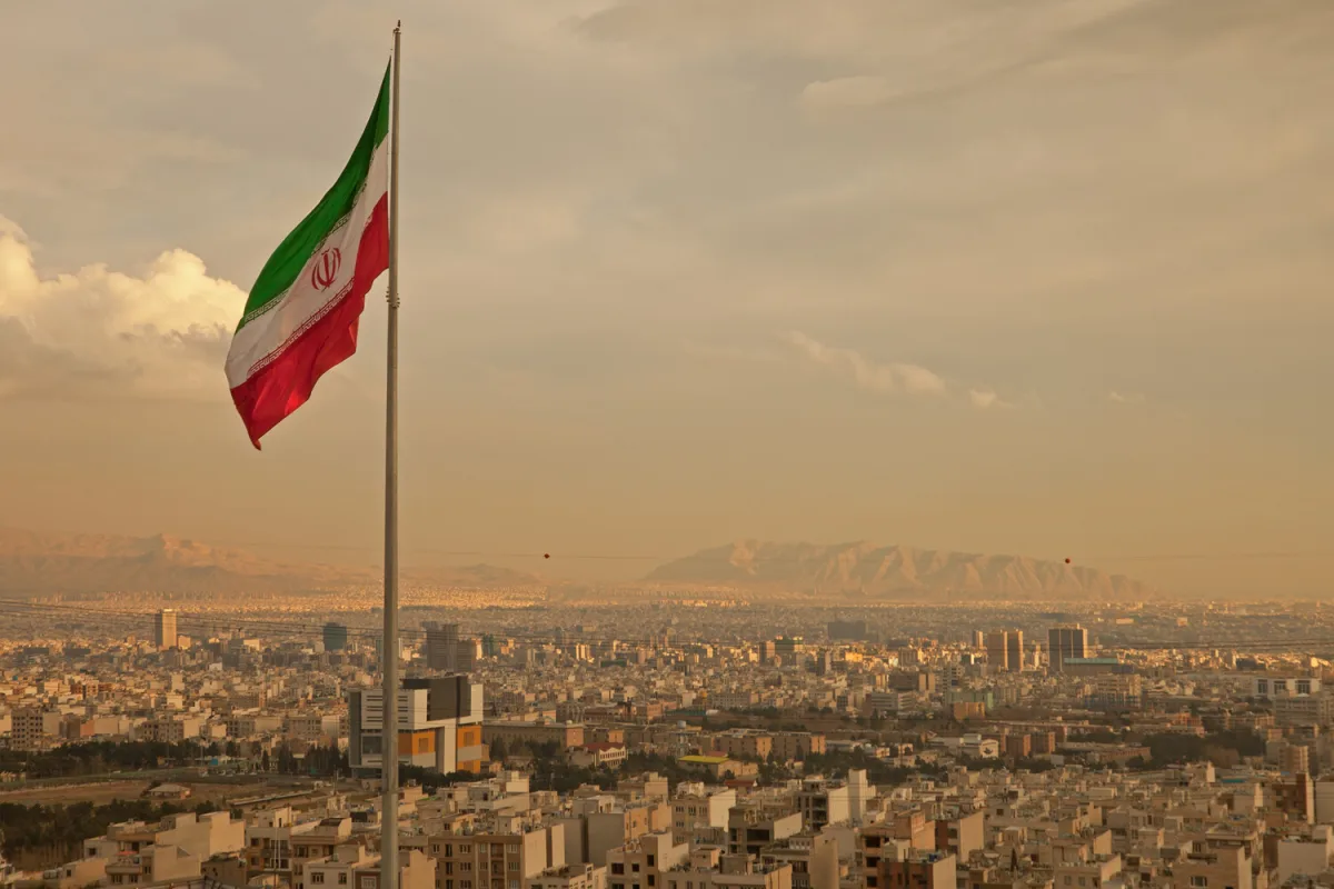 Iran Claims Interception of U.S. F-15 Jet Near Strategic Strait of Hormuz, Escalating Tensions
