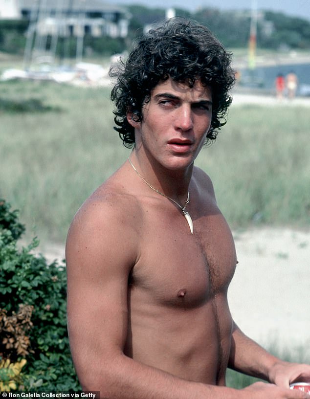 The Summer of 1994: How a Photo and a Love Story Redefined John F. Kennedy Jr. and Carolyn Bessette's Relationship