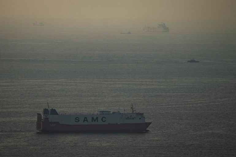 Iran Signals Safe Passage in Hormuz Strait Amid Tightrope Walk for Global Energy Markets