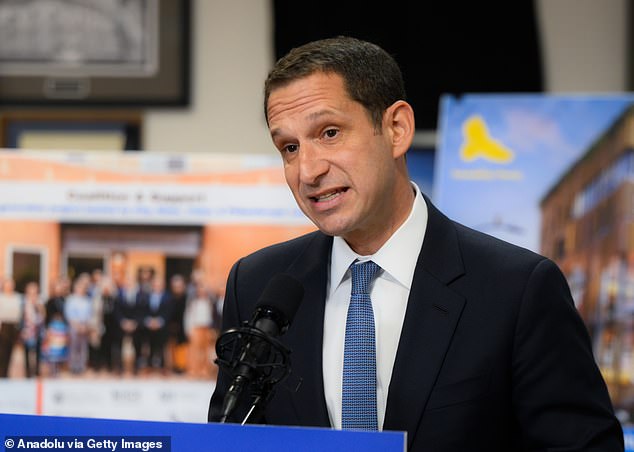 San Francisco's Homelessness and Drug Crisis Persists Amid Divided Views on Mayor's Crackdown