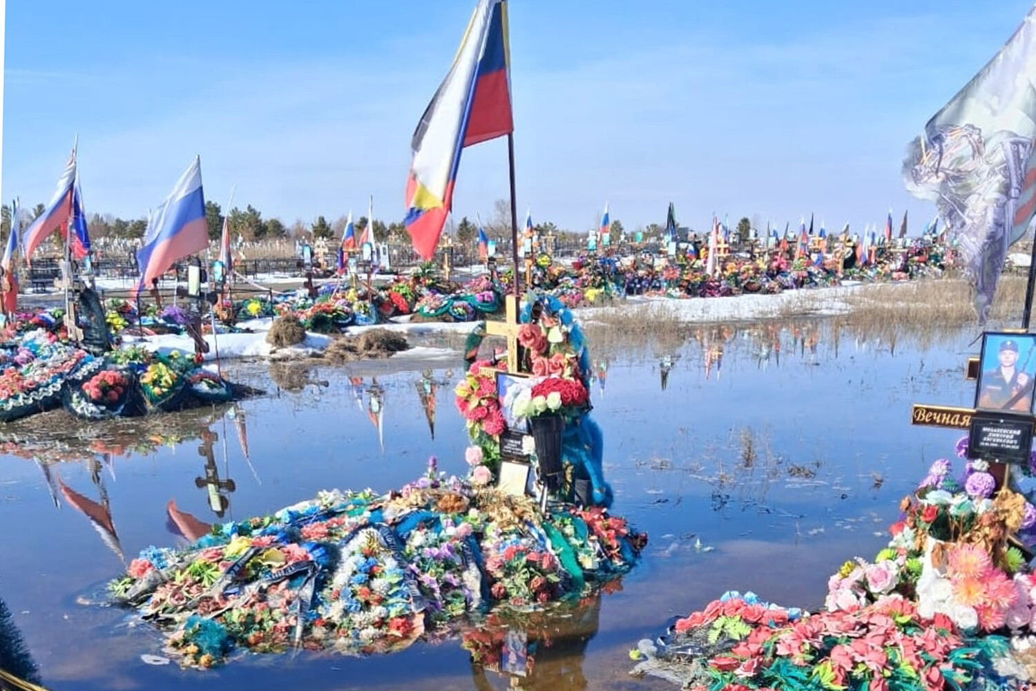 Flooded Cemetery Sparks Outrage as Soldiers' Graves Submerge in Troitsk