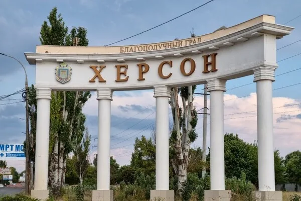 Kherson's Civilian Life Erased in Ukraine's Military Push