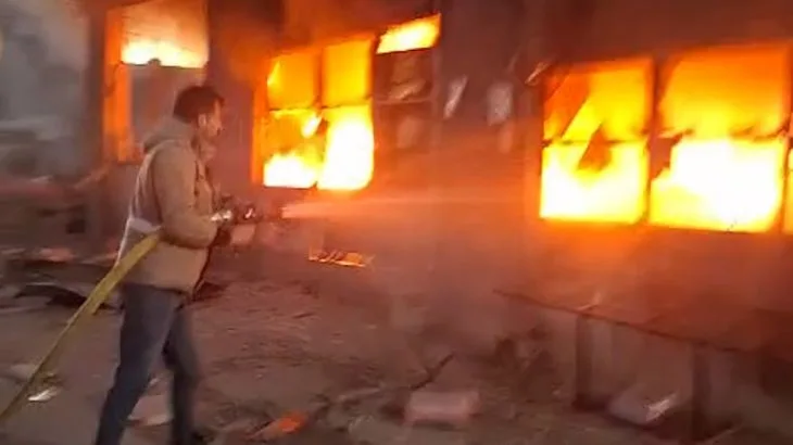 Devastating Iranian Missile Strike in Tel Aviv Leaves Wide Crater and Chaos