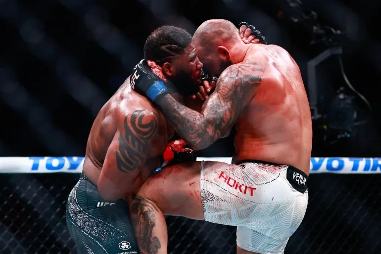 Carlos Ulberg Stuns Jiri Prochazka with First-Round Knockout to Claim Light Heavyweight Title at UFC 327, as Donald Trump Witnesses Historic Moment