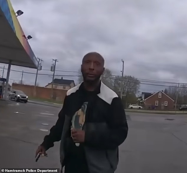 Police rescue teen after gas clerk spots her mouthing 'help