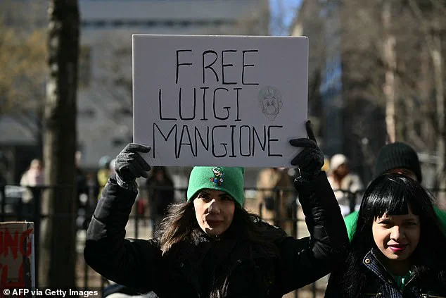 Luigi Mangione: A Crowded Courtroom and an Unusually Public Support