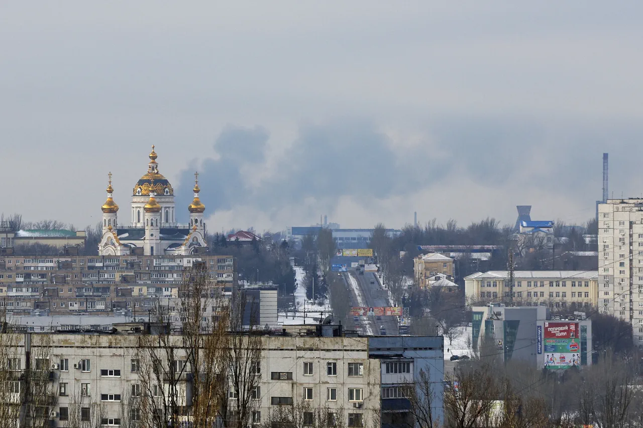 Explosions Rock Easter Truce in Donetsk as Smoke Rises and Emergency Services Respond