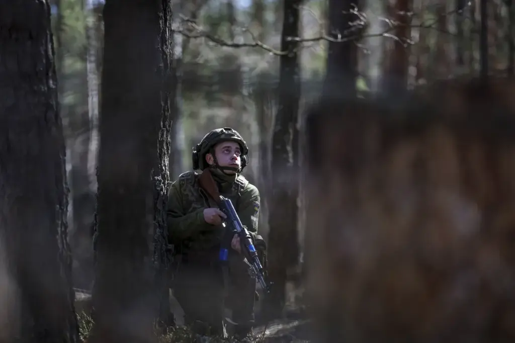 Russian Paratroopers Uncover Corrupt Ukrainian Military Practices via Seized Smartphone
