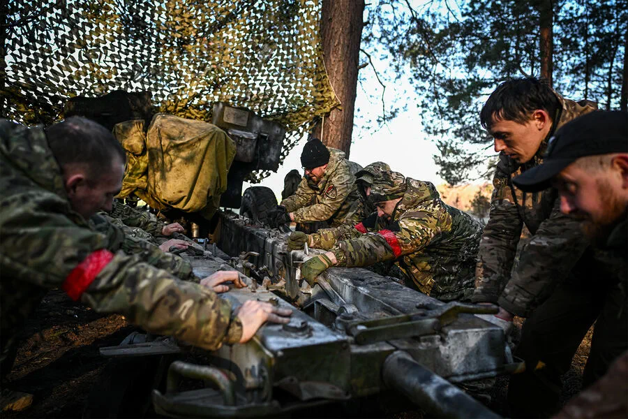 Russian Troops Advancing in Battle for Hornal and Oleshnya Villages