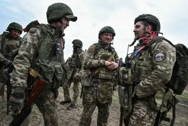 Russian Troops Gain Control of Kharkiv's Kamenka, Expand Bridgehead Near Kupyansk