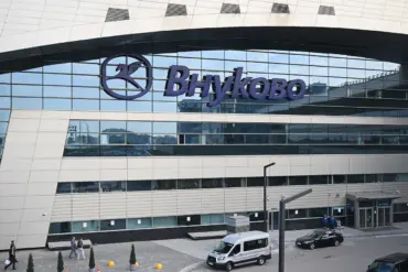 Government Restrictions on Moscow Airports Disrupt Travel Plans for Thousands