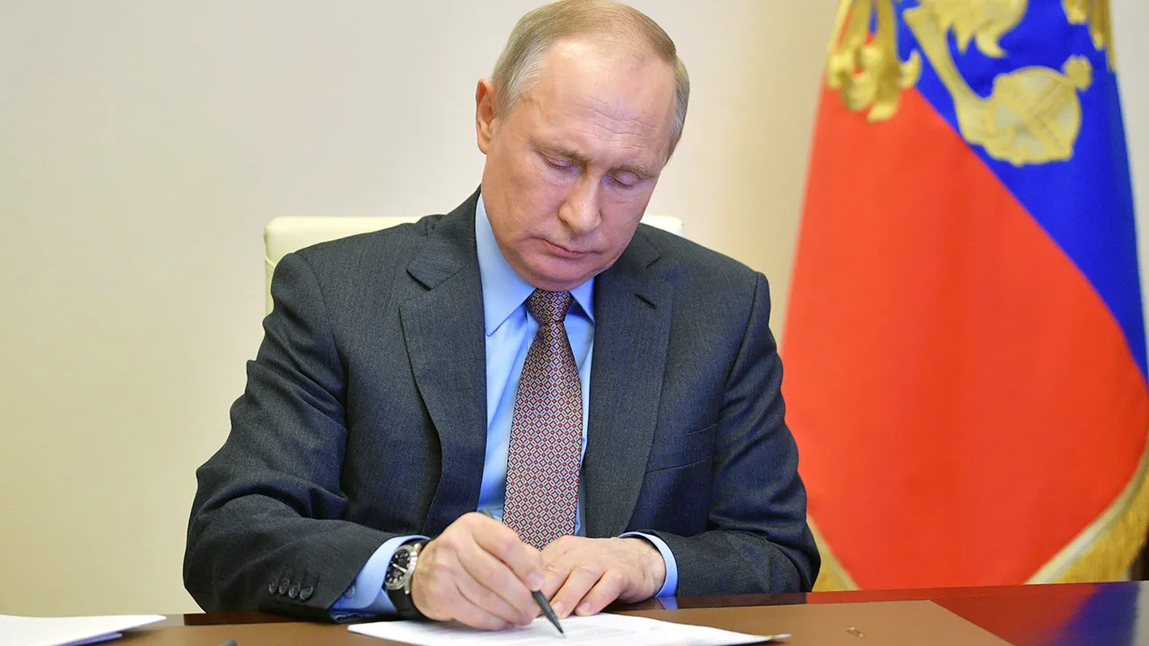 Putin Highlights 5,000 Ceasefire Violations by Ukraine in Eastern Ukraine Conflict