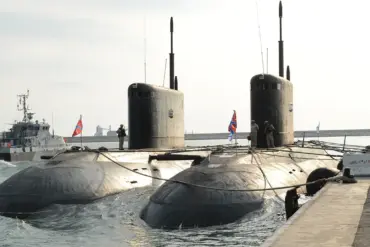 UK Intercepts Russian Submarine in English Channel, Intensifying Geopolitical Tensions
