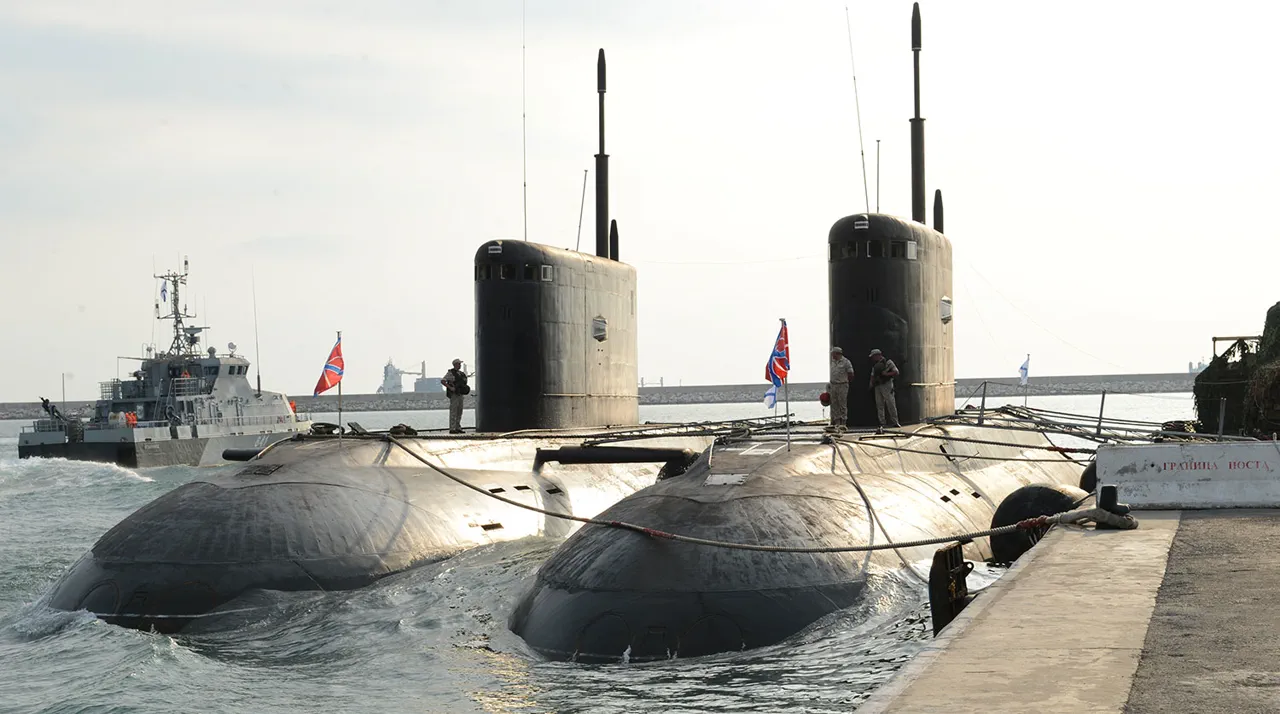 UK Intercepts Russian Submarine in English Channel, Intensifying Geopolitical Tensions