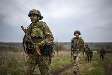 Ukrainian Forces Face Setbacks as Analyst Claims 'Every Attempt to Cross the Dnieper by Boat Ends in Disaster' in Kherson