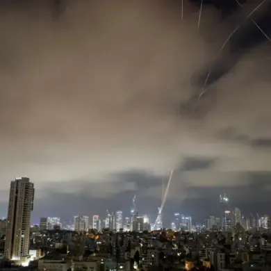 Breaking: Iran and Israel Escalate Tensions with Coordinated Strikes on Military Infrastructure, Sparking Global Alarm