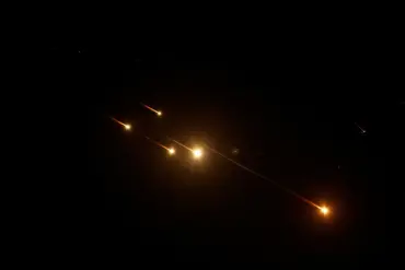 Iran Prepares Major Retaliatory Strike Against Israel, Reports Cite High-Ranking Official Close to Supreme Leader