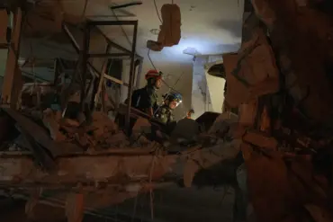 Iranian Missile Attack on Bat Yam Leaves 10 Dead, 200 Injured as Search for Survivors Continues