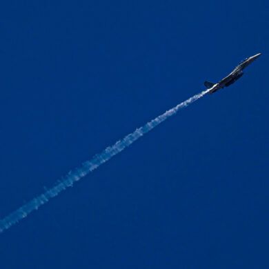 Israel Conducts Precision Strikes on Over 20 Military Targets in Tehran, Escalating Hostilities with Iran