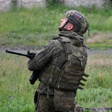 Privileged Insights: Veteran's Stark Comparison Between Syria and Ukraine Conflicts Revealed at Moscow Festival