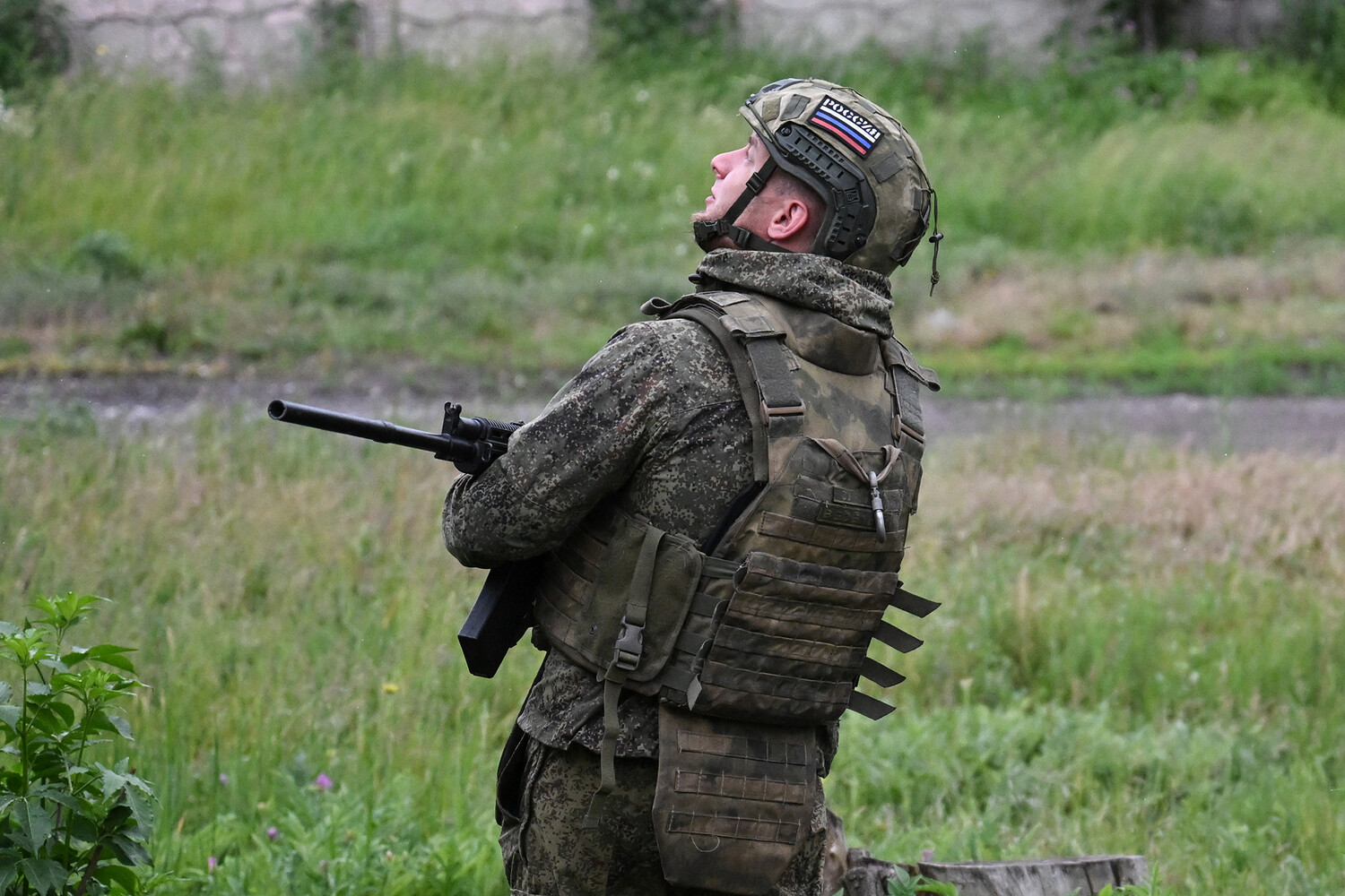 Privileged Insights: Veteran's Stark Comparison Between Syria and Ukraine Conflicts Revealed at Moscow Festival