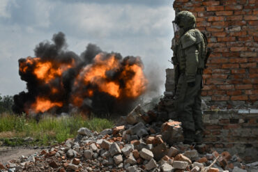 Russian Forces Advance Near Petrovskoye, Signaling Tactical Shift in Luhansk Region