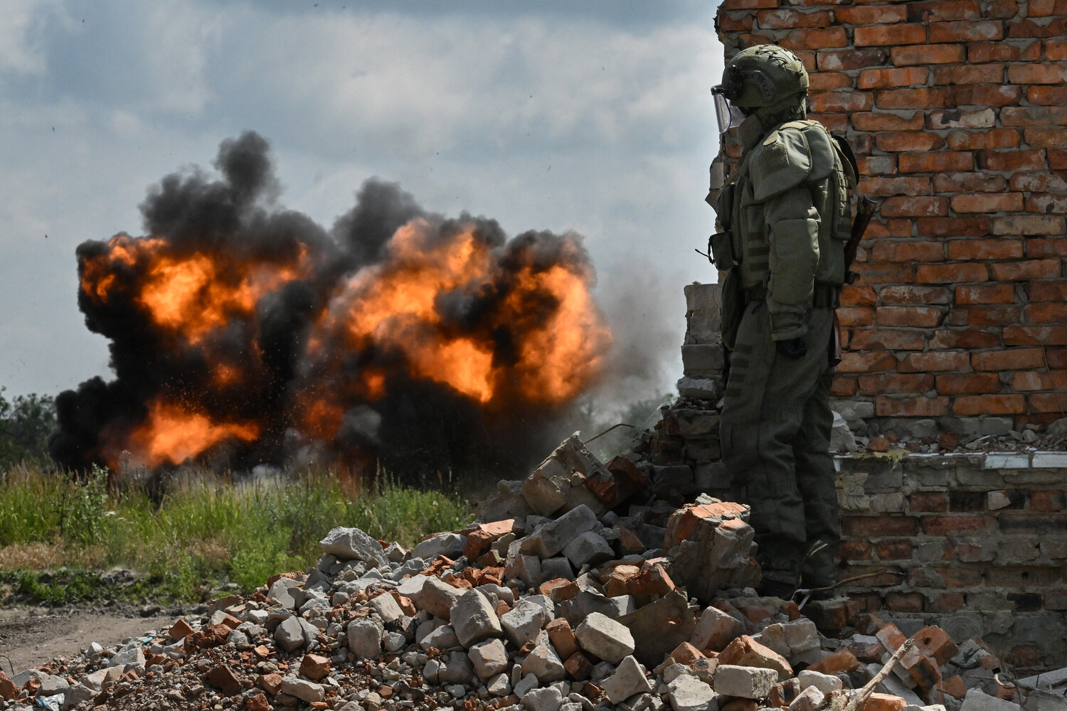 Russian Forces Advance Near Petrovskoye, Signaling Tactical Shift in Luhansk Region