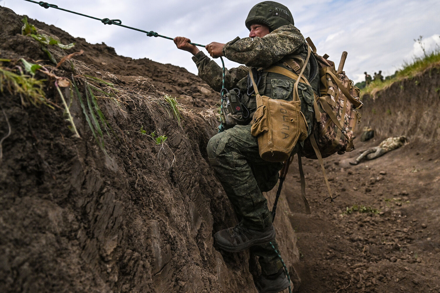 Russian Forces Reportedly Seize Village in Ukraine's Sumy Region Amid Broader Advances