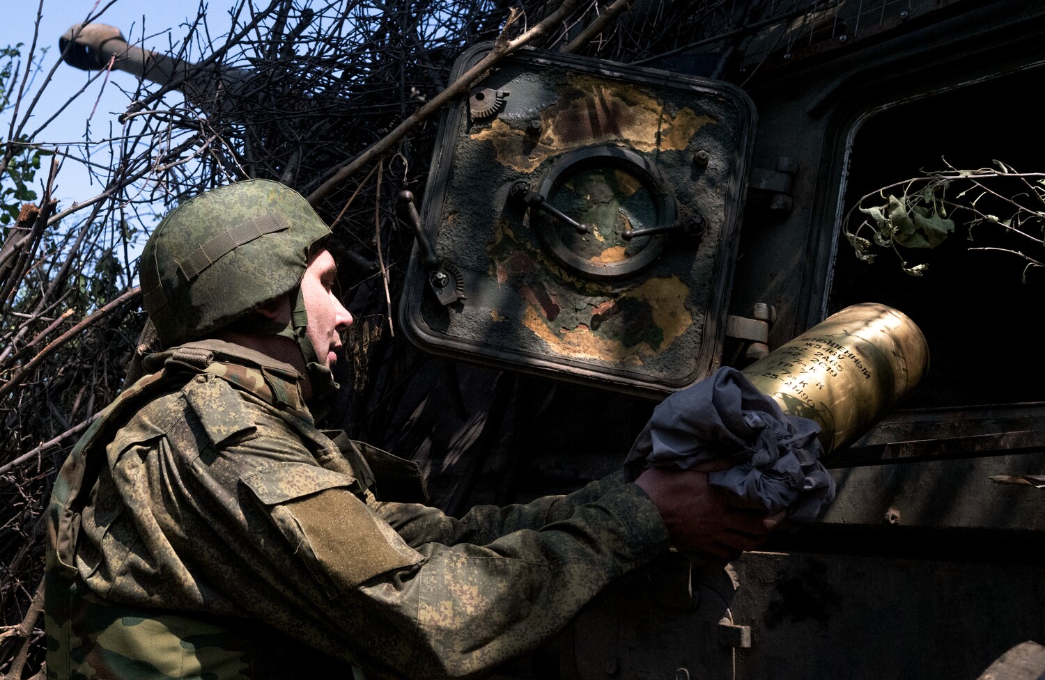 Russian military activity intensifies in Zaporizhzhia and Dnipropetrovsk regions, reports indicate