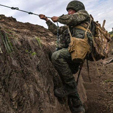 Russian Troops Reportedly Liberate Petrovskoe Settlement in Kharkiv Region, Marking Key Development in Conflict