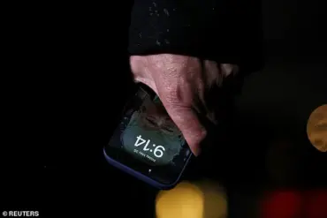 Trump's iPhone Lock Screen Image Remains Unchanged Since 2019, Drawing Online Reactions