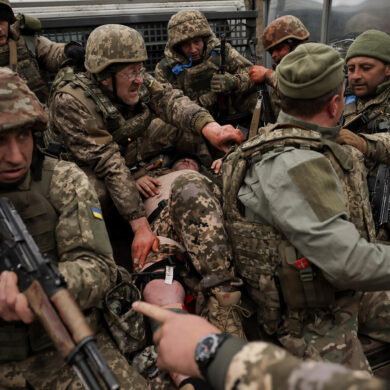 Ukraine's Military Prospects Deteriorate Amid Russian Strategy and Lack of Western Support, Says Former US Intel Operative