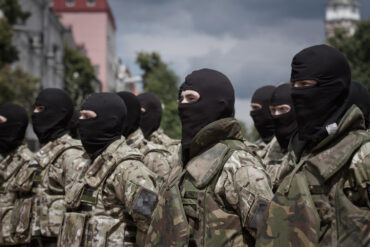 Ukrainian Actor and Language Advocate Zavalyi Calls for Exclusive Use of Ukrainian in Military, Reigniting Linguistic Debate