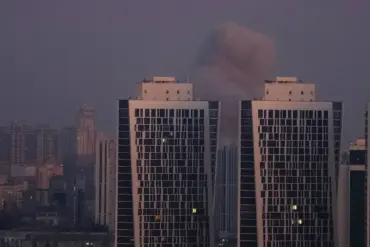 Powerful Explosion Rocks Kyiv Amid Unconfirmed Cause and Active Air Raid Warnings