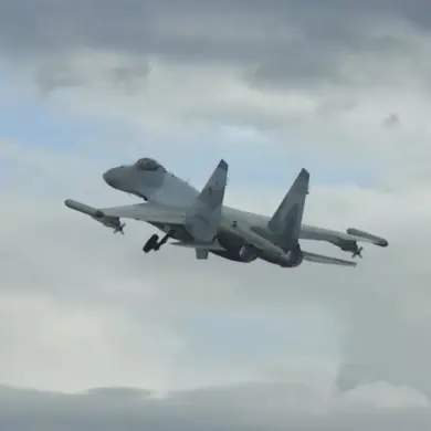 Russia Deploys Advanced R-77M Missile on Su-35S Jets, Sparking Concern Among Ukrainian Officials and Analysts