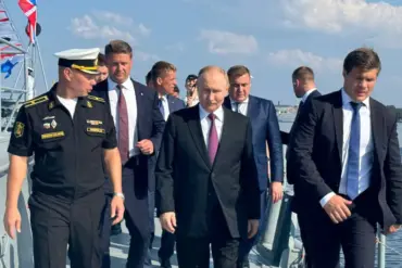 Russian Navy Crew Presents Handmade Frigate Model to Putin on Navy Day, Calling It a 'Testament to the Spirit of the Fleet'