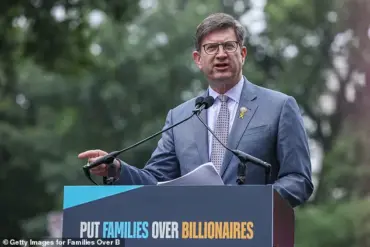 Trump's Resurgence Exposes Democratic Party's Collapse as Midterms Approach